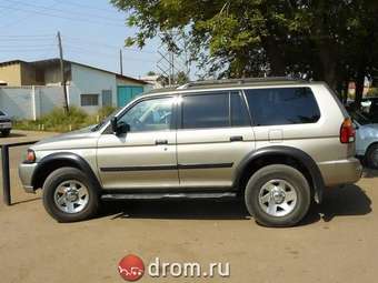 2003 Mitsubishi Montero Sport Pictures