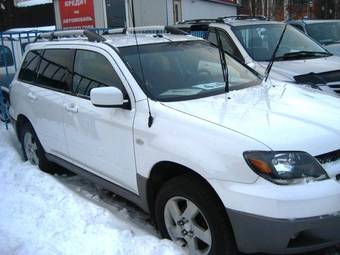 2003 Mitsubishi Outlander Photos