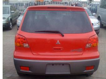 2003 Mitsubishi Outlander Photos