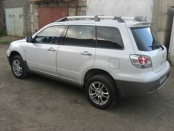 2003 Mitsubishi Outlander Photos