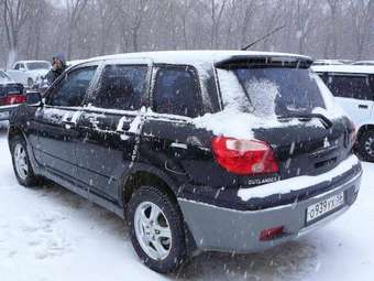 2004 Mitsubishi Outlander Pictures