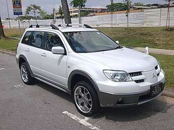 2004 Mitsubishi Outlander Pictures