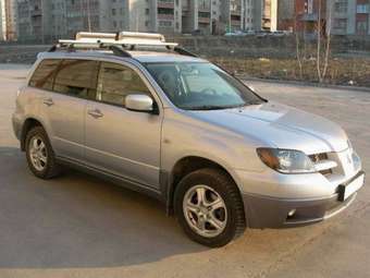 2004 Mitsubishi Outlander Pics