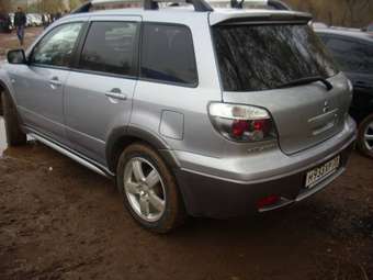 2004 Mitsubishi Outlander Photos