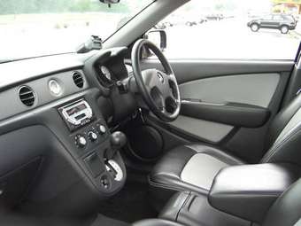 2004 Mitsubishi Outlander Pictures