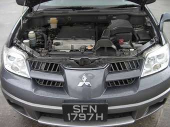 2004 Mitsubishi Outlander Pics