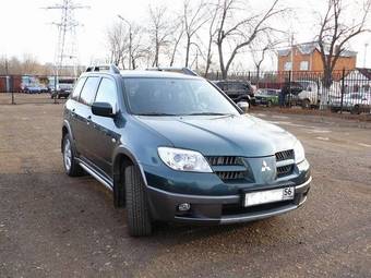 2004 Mitsubishi Outlander Images