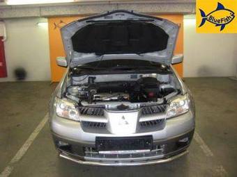 2004 Mitsubishi Outlander Pictures