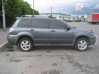 2004 Mitsubishi Outlander Photos