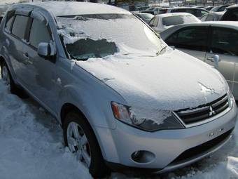 2005 Mitsubishi Outlander Pictures