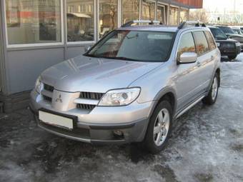 2005 Mitsubishi Outlander Images