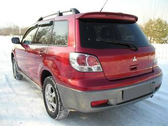 2005 Mitsubishi Outlander Images