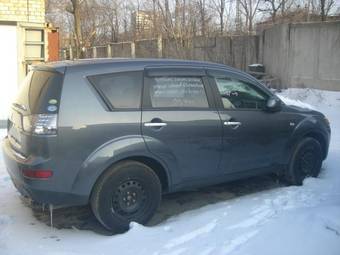 2005 Mitsubishi Outlander Photos