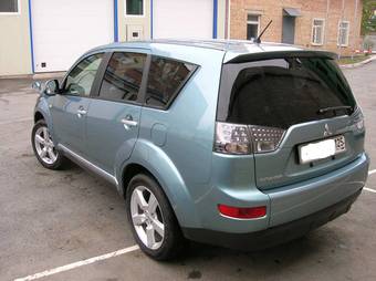 2005 Mitsubishi Outlander Photos