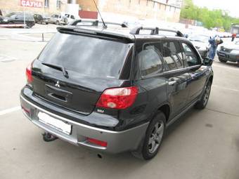 2006 Mitsubishi Outlander Images