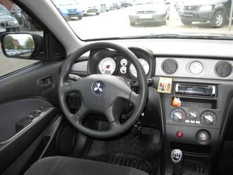 2006 Mitsubishi Outlander Pictures