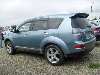 2006 Mitsubishi Outlander Photos