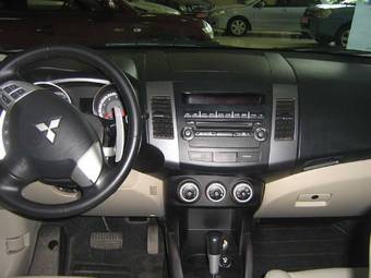 2007 Mitsubishi Outlander Pictures