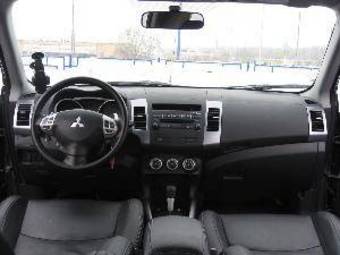 2008 Mitsubishi Outlander Pictures