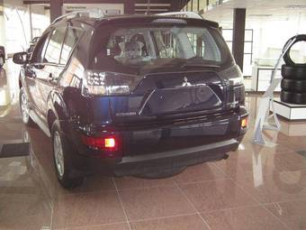 2010 Mitsubishi Outlander Pictures