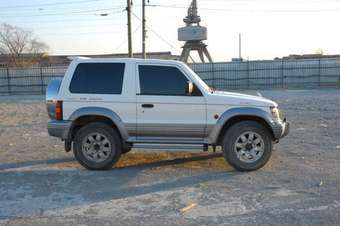 1995 Mitsubishi Pajero Photos