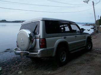 1995 Mitsubishi Pajero Photos