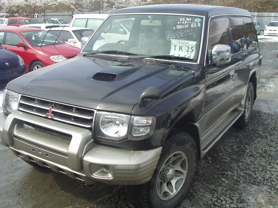 1997 Mitsubishi Pajero Pictures