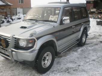 1997 Mitsubishi Pajero Photos