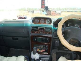 1997 Mitsubishi Pajero Pictures