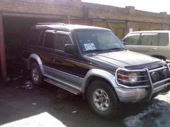 1997 Mitsubishi Pajero Pictures