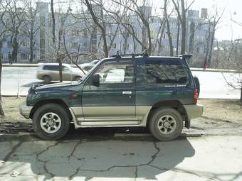 1997 Mitsubishi Pajero Photos