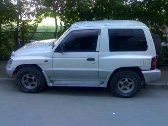 1997 Mitsubishi Pajero Pictures