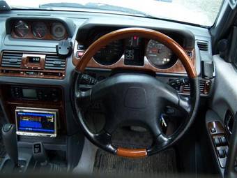 1997 Mitsubishi Pajero Pictures