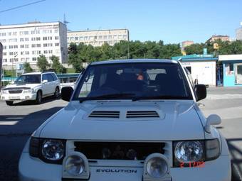 1997 Mitsubishi Pajero Pictures