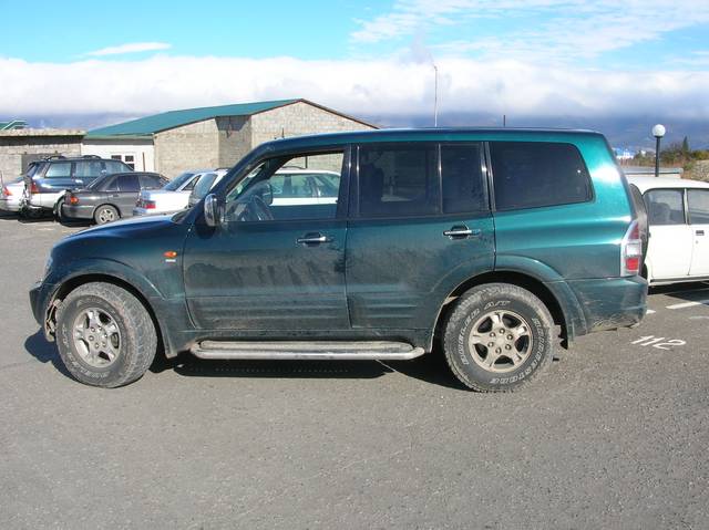 2000 Mitsubishi Pajero