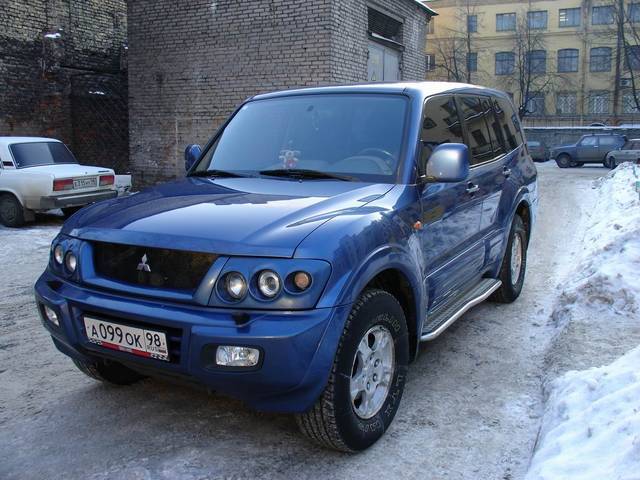 2000 Mitsubishi Pajero