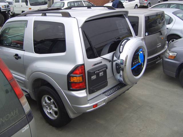 2000 Mitsubishi Pajero