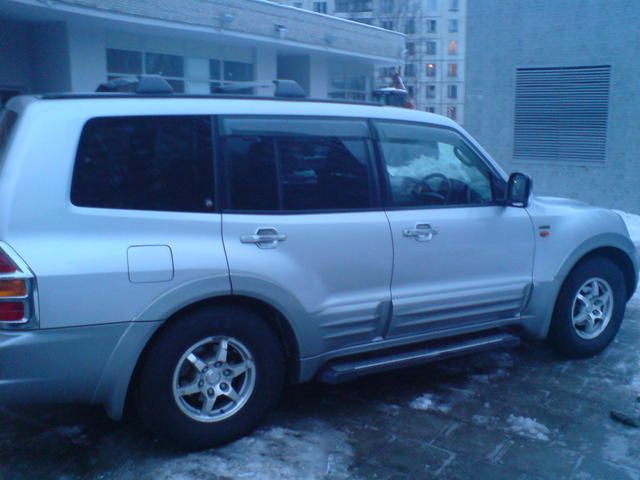 2000 Mitsubishi Pajero