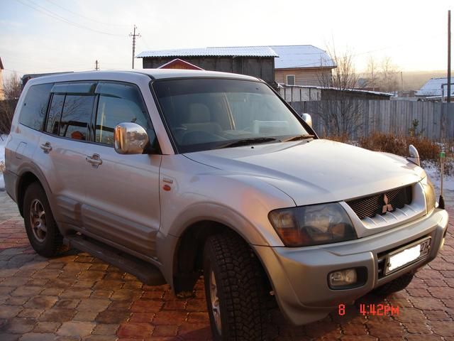 2000 Mitsubishi Pajero