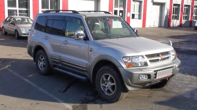 2000 Mitsubishi Pajero