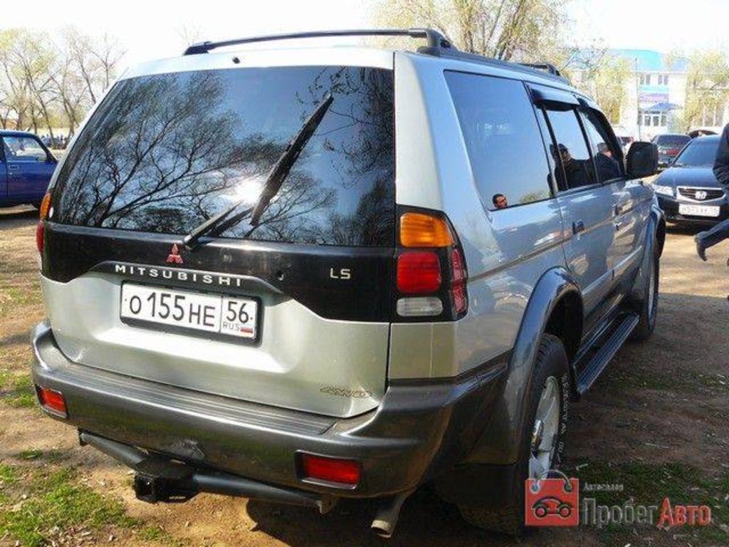 2000 Mitsubishi Pajero