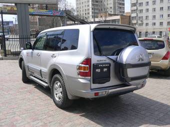 2000 Mitsubishi Pajero Pictures