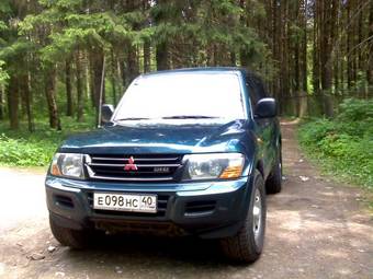 2000 Mitsubishi Pajero Photos