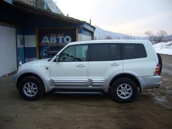 2000 Mitsubishi Pajero Photos