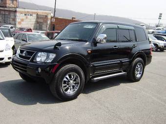 2000 Mitsubishi Pajero Pictures