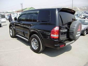 2000 Mitsubishi Pajero Pics