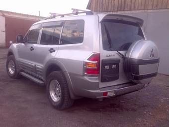 2000 Mitsubishi Pajero Photos