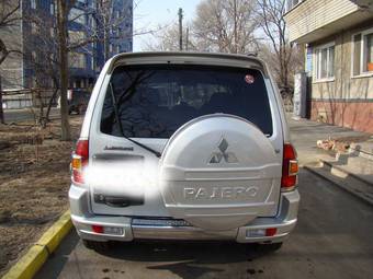 2000 Mitsubishi Pajero Photos