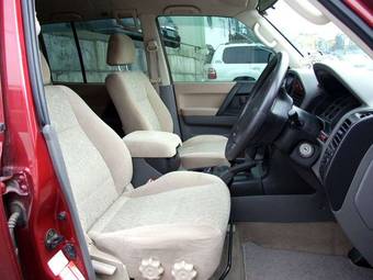 2000 Mitsubishi Pajero Pics