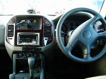 2001 Mitsubishi Pajero Photos